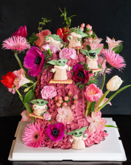 Din Grogu Baby Yoda Flower Cake