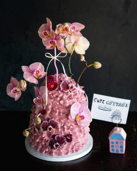 Eierlikörkuchen mit Orchideen Deko