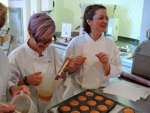 Mehr über den Artikel erfahren Peggy Porschen Fondant Fancies Masterclass
