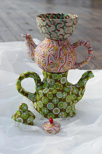 Mehr über den Artikel erfahren Fabric covered Tea Pots