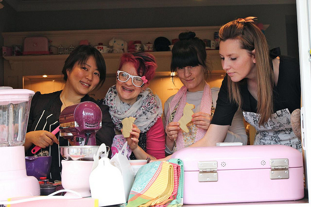 Mehr über den Artikel erfahren Decorating Cookies with Rosey Sugar