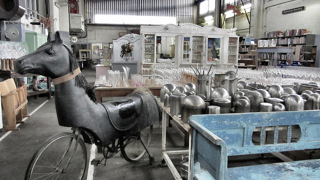 Mehr über den Artikel erfahren Vintage Warehouse Store in Amsterdam