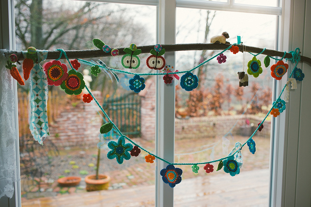 Mehr über den Artikel erfahren Crochet Flower Garland