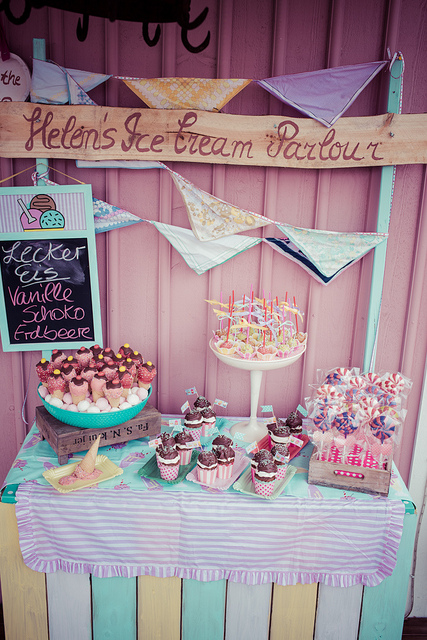 Mehr über den Artikel erfahren Vintage Cake Pops Ice Cream Parlour