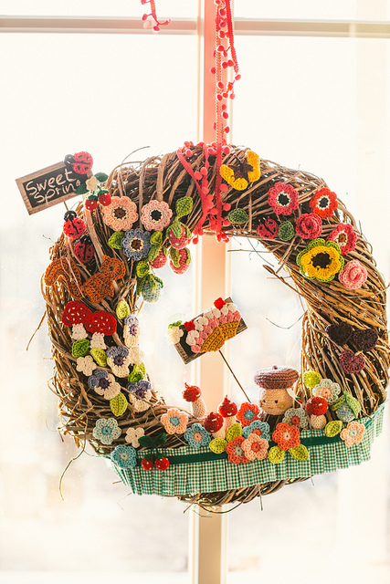 Mehr über den Artikel erfahren Crochet Flower Wreath