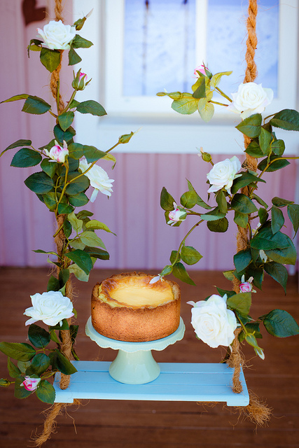 Mehr über den Artikel erfahren Cheesecake on a Porch Swing
