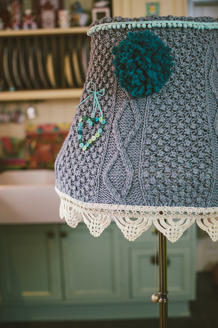 Mehr über den Artikel erfahren The Knitted Lampshade