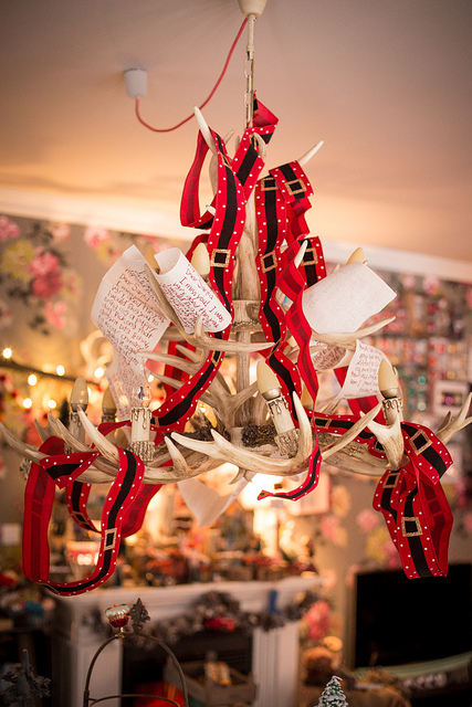 Mehr über den Artikel erfahren Christmas Chandeliers
