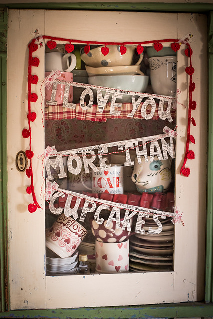 Mehr über den Artikel erfahren Valentine´s Day Vintage Paper Garland