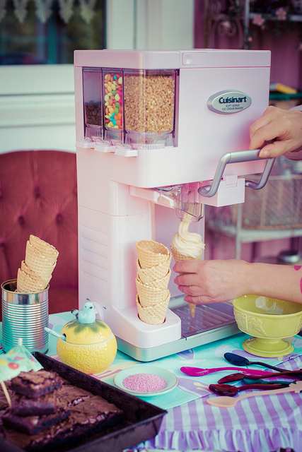 Mehr über den Artikel erfahren Hot Summer Pink Soft Serve Icecream Maker