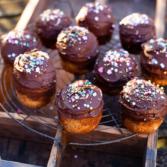 glutenfreie Bananen Cupcakes mit Schoko Frischkäse Frosting - Cute ...