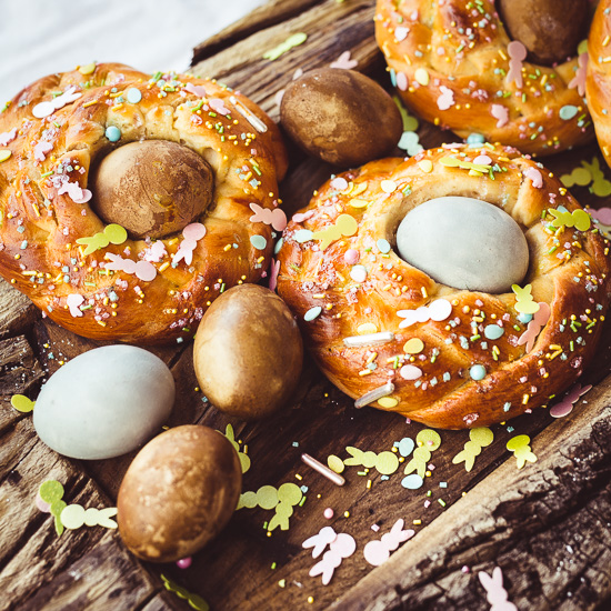 Mehr über den Artikel erfahren Osternester aus Challah Teig