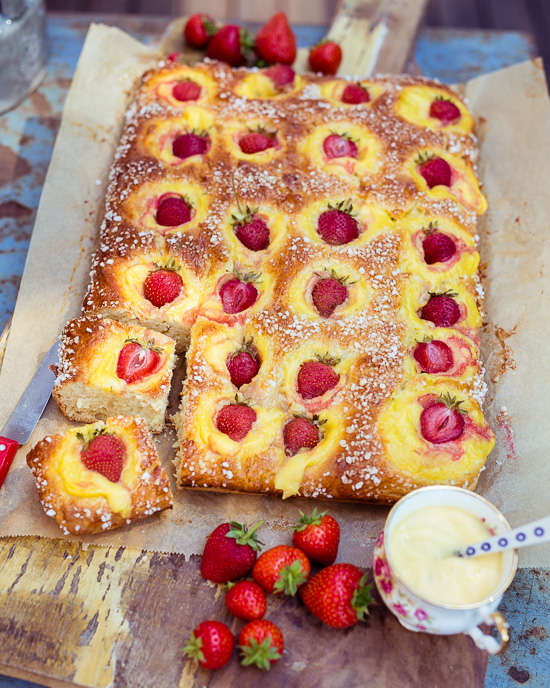 Blechkuchen mit Vanille Pudding und Erdbeeren - Cute Cottage Overload ...