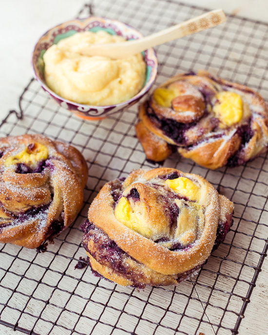 Die Vanille Creme macht die Blueberry Buns nochmal leckerer