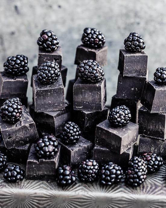 Das Grundrezept für dieses Lakritz Fudge findest Du in Backen Craft und Rote Katze