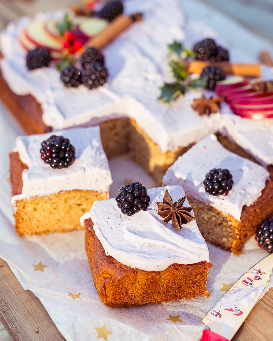 In den Teig von diesem glutenfreien Rührkuchen kommt 360g Apfelmus