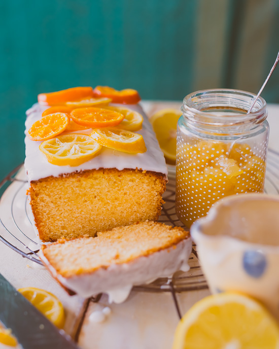Das Lemon Curd mache ich immer selber, das Rezept findest Du in Backen Craft und Rote Katze