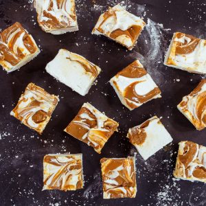 Mehr über den Artikel erfahren Marshmallows mit Dulce de Leche Swirl