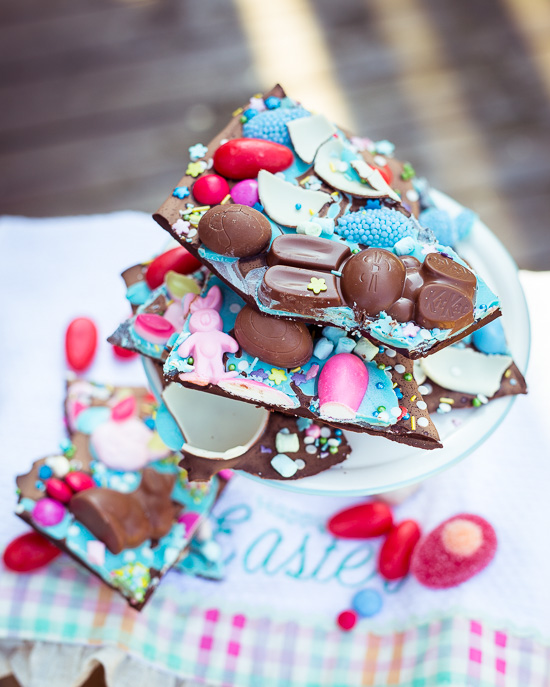 Hier habe ich in den Schokoladenbruch speziell für Ostern auch Hasen verarbeitet