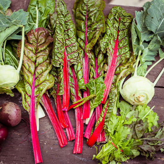 Ich habe mir frischen Mangold auf dem Markt gekauft