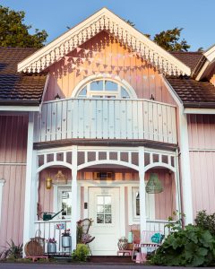 Mehr über den Artikel erfahren Rosa Haus Neuer Eingang