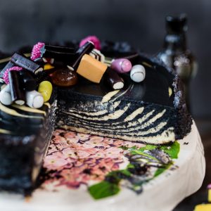 Mehr über den Artikel erfahren Schwarzer Lakritz Käsekuchen