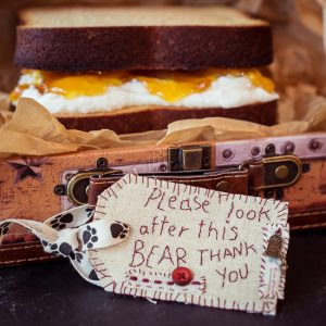 Mehr über den Artikel erfahren Paddington Bear Sandwich Kuchen