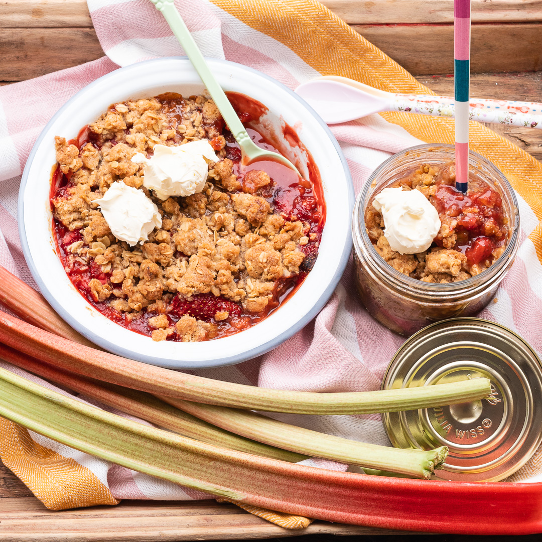 Mehr über den Artikel erfahren Erdbeer Rhabarber Crumble