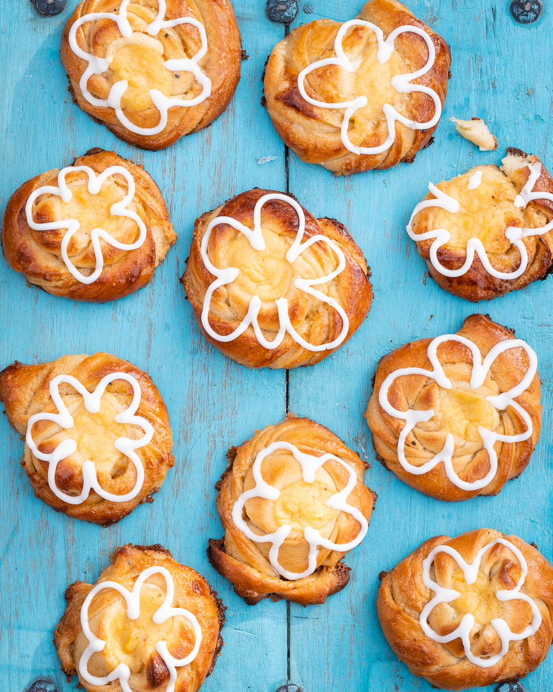 Mehr über den Artikel erfahren Zimtknoten mit Marzipanfüllung