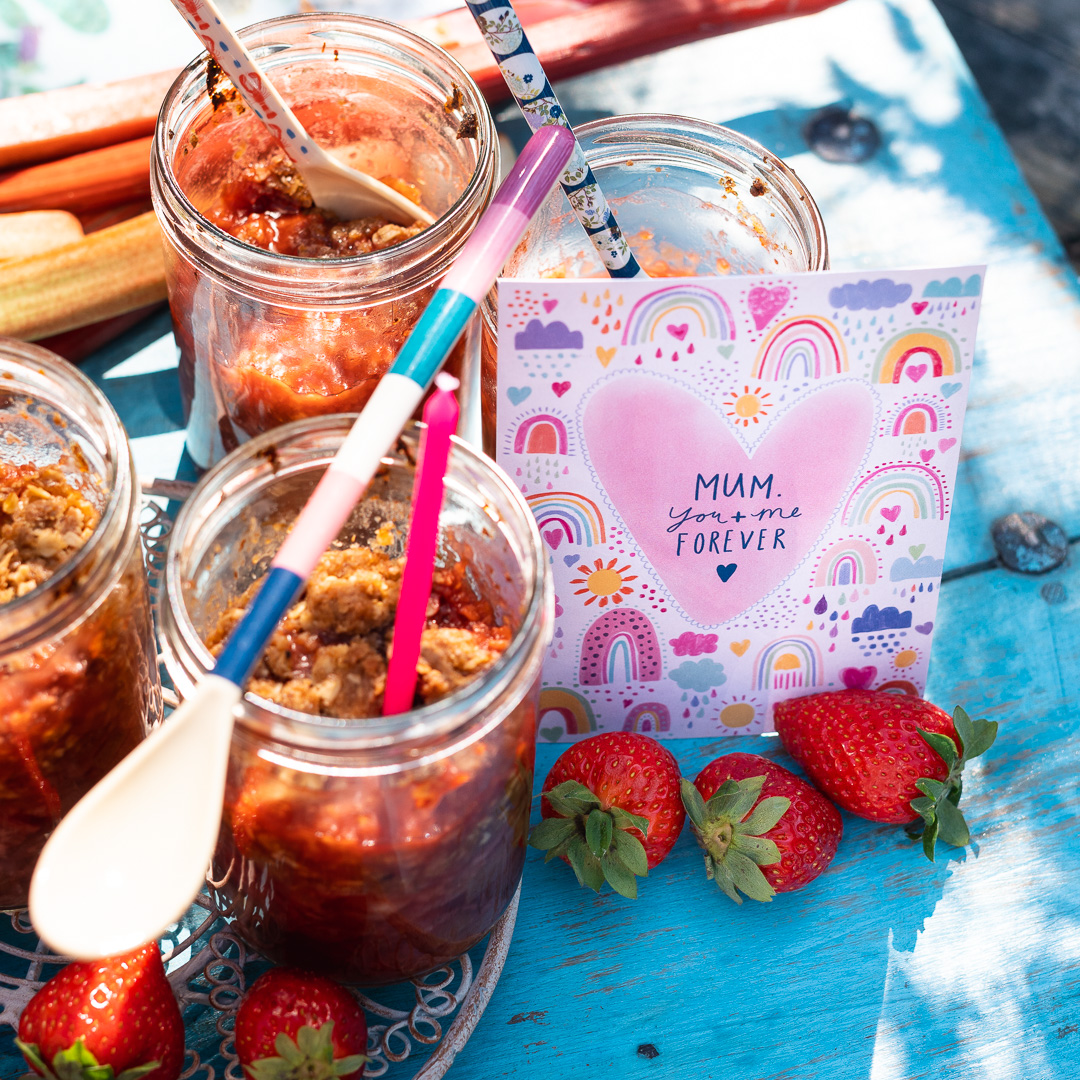 Mehr über den Artikel erfahren Erdbeer Rhabarbercrumble Test für Muttertag