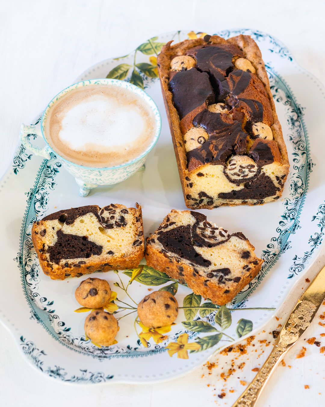 Mehr über den Artikel erfahren Marmor Kuchen mit Chocolate Chip Kruste