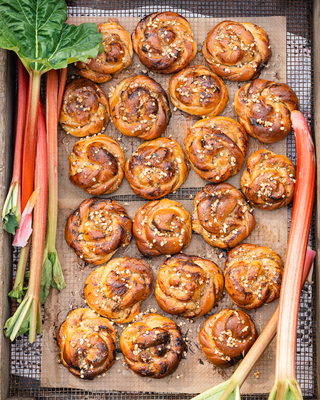 Mehr über den Artikel erfahren Hefeschnecken mit Rhabarberkompott