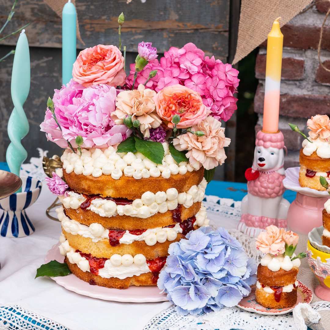 Mehr über den Artikel erfahren Victoria Sponge Hochzeitstorte