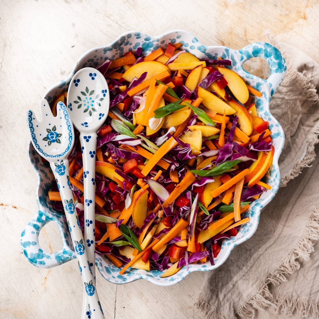 Mehr über den Artikel erfahren Rotkohl-Quinoa-Nektarinen Salat
