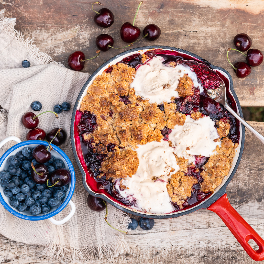 Rhabarber Kirsch Crumble - Cute Cottage Overload aus dem Rosa Haus