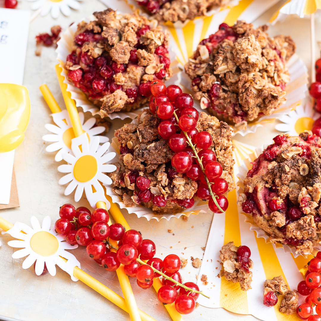 Mehr über den Artikel erfahren Blondies mit Beeren