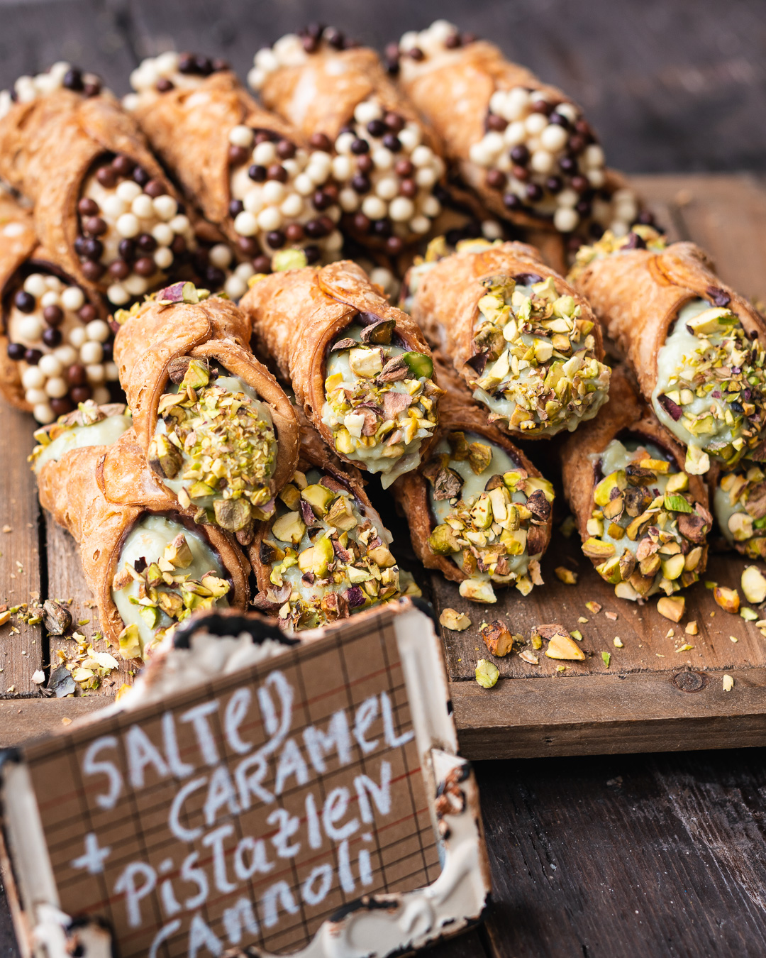 Mehr über den Artikel erfahren Pistazien und Salted Caramel Cannoli