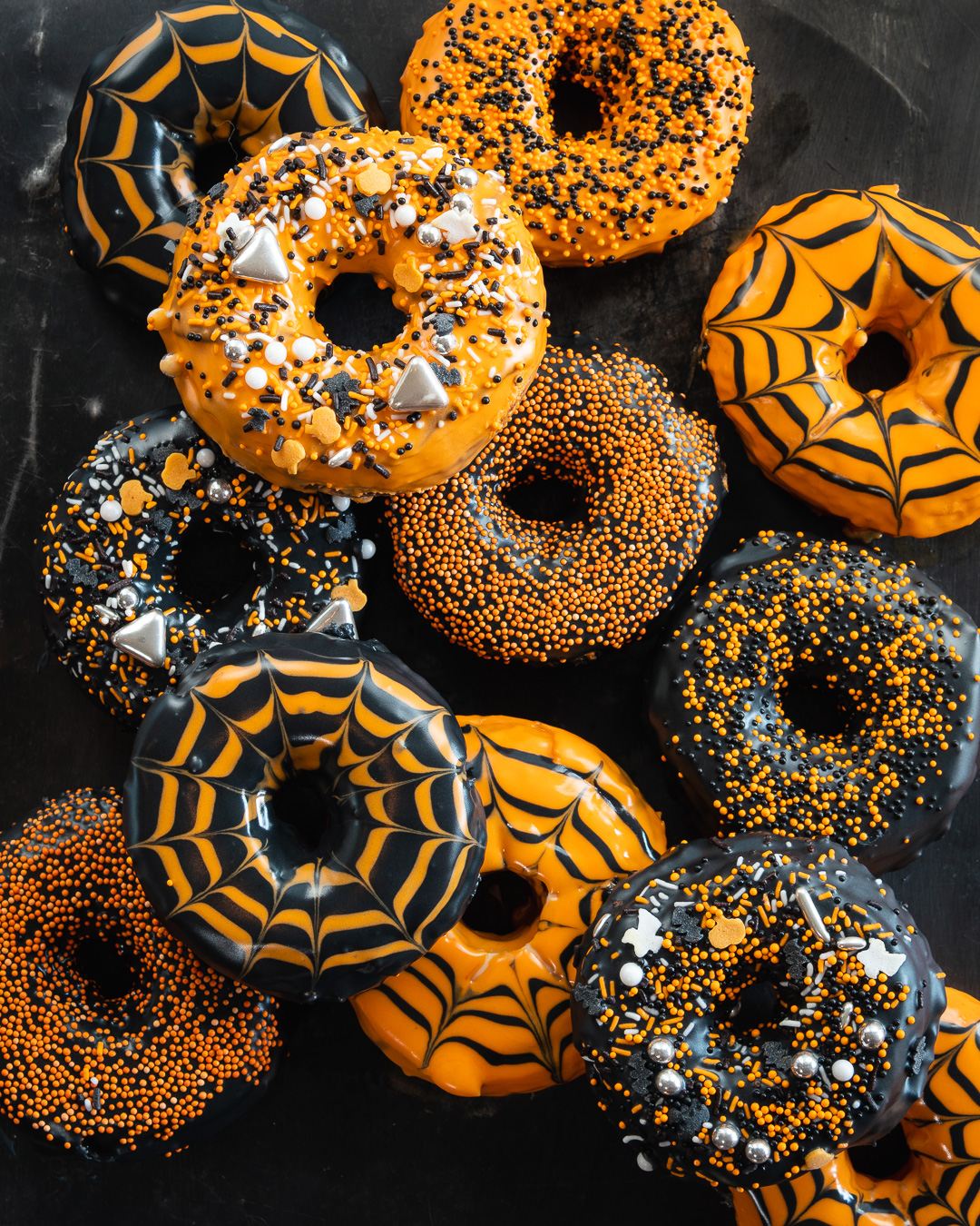 Mehr über den Artikel erfahren Schaurige Halloween Donuts