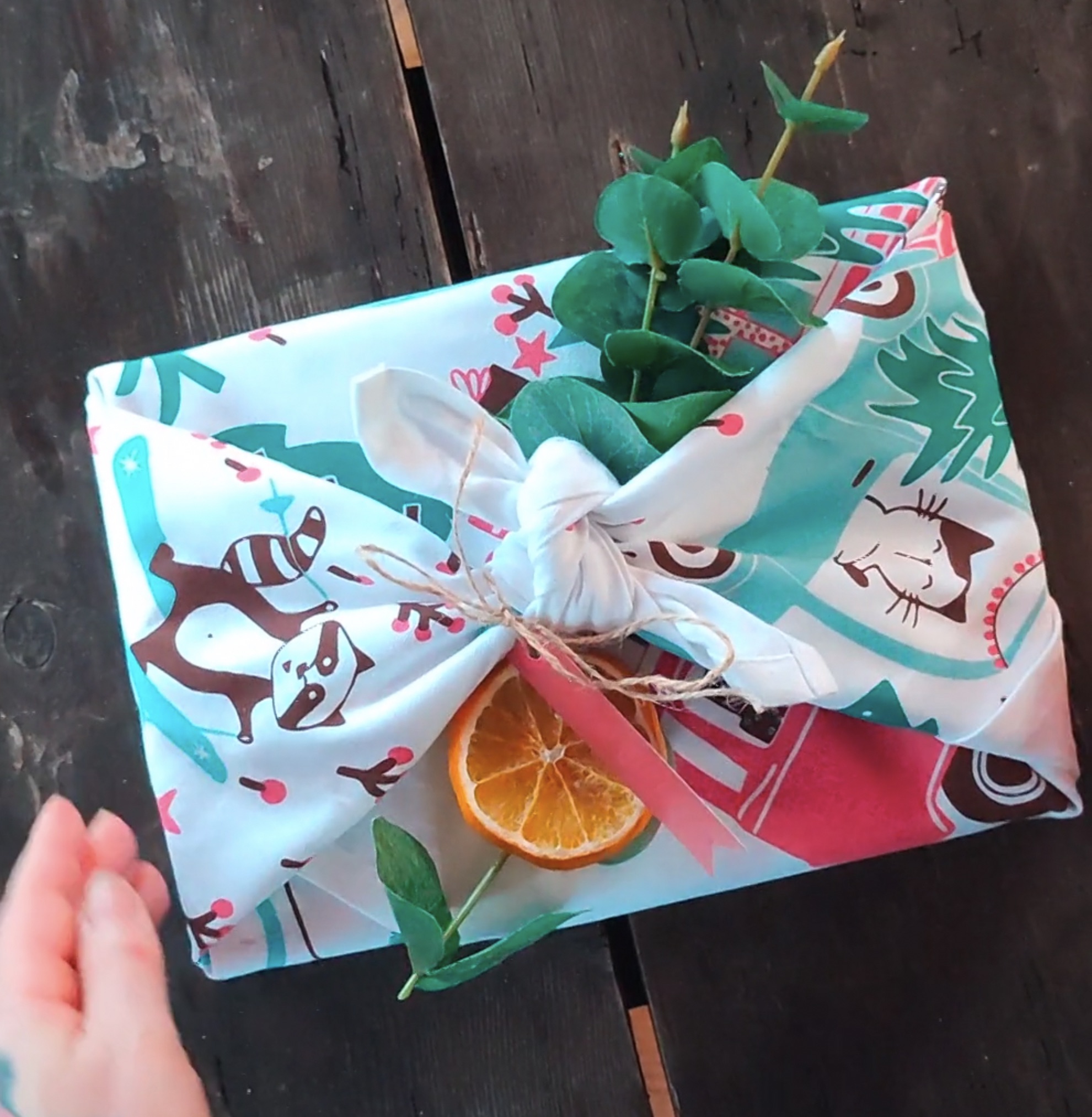 Mehr über den Artikel erfahren Furoshiki Einwickeltechnik