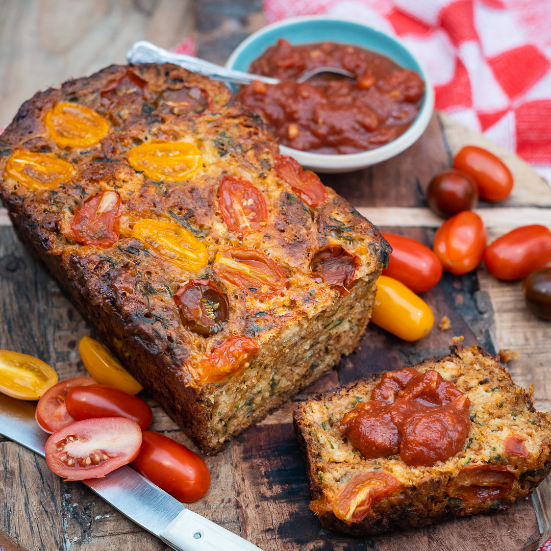 Mehr über den Artikel erfahren Zucchinibrot mit Tomatenchutney