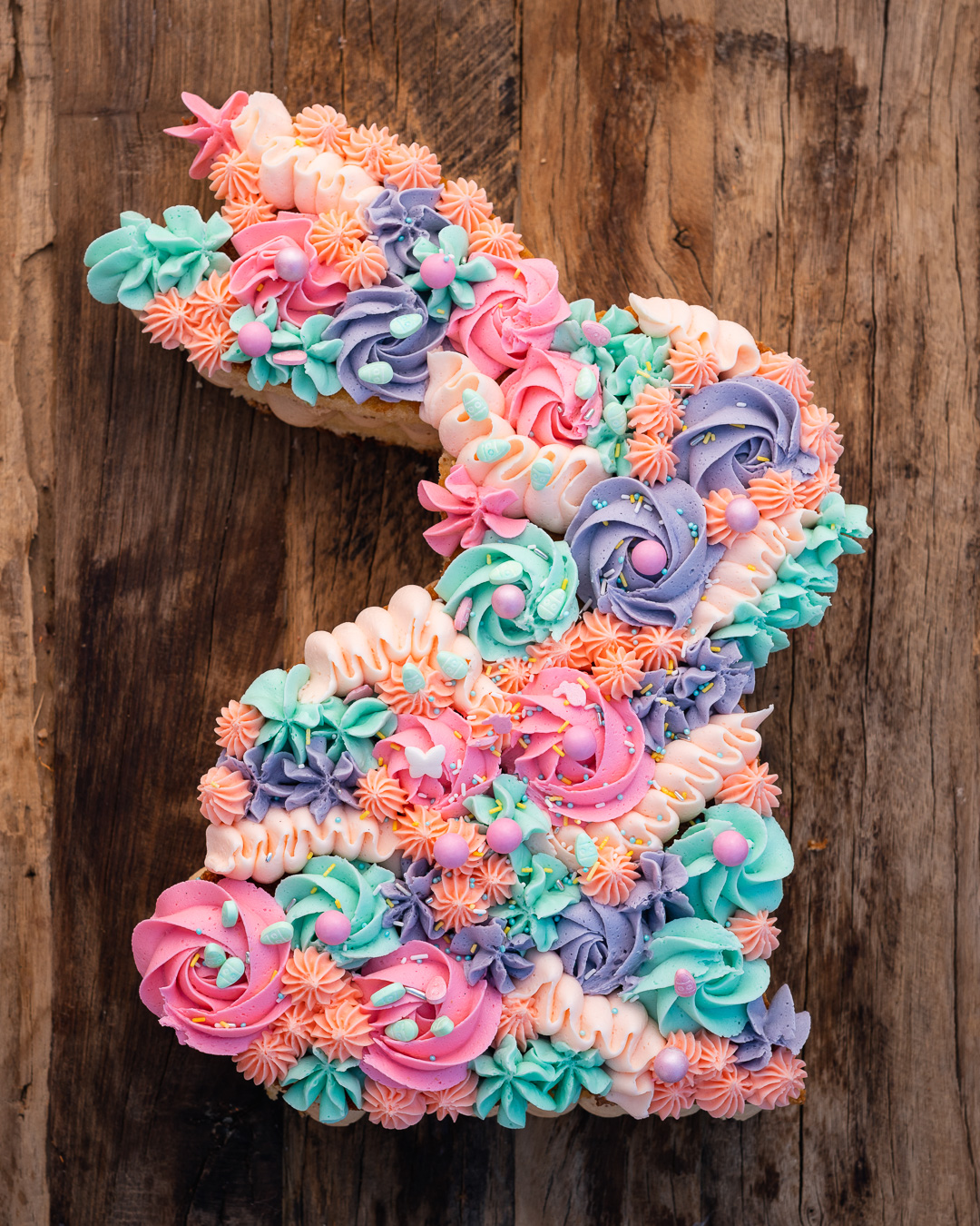 Mehr über den Artikel erfahren Hasenkuchen mit Lotus Buttercreme