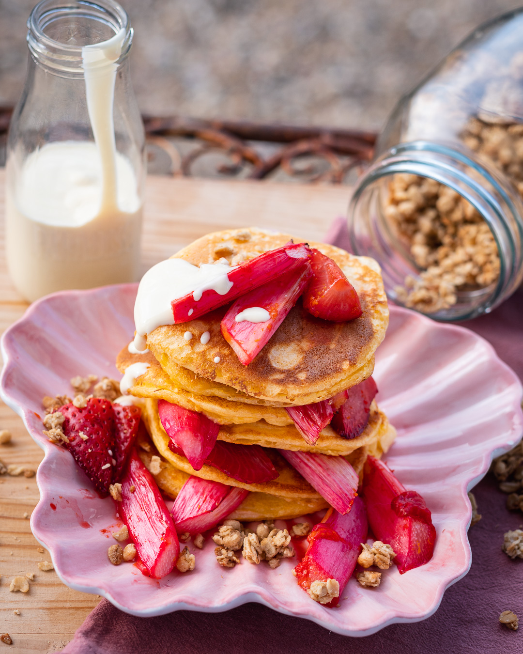 Mehr über den Artikel erfahren Pancakes mit Erdbeeren und Rhabarber