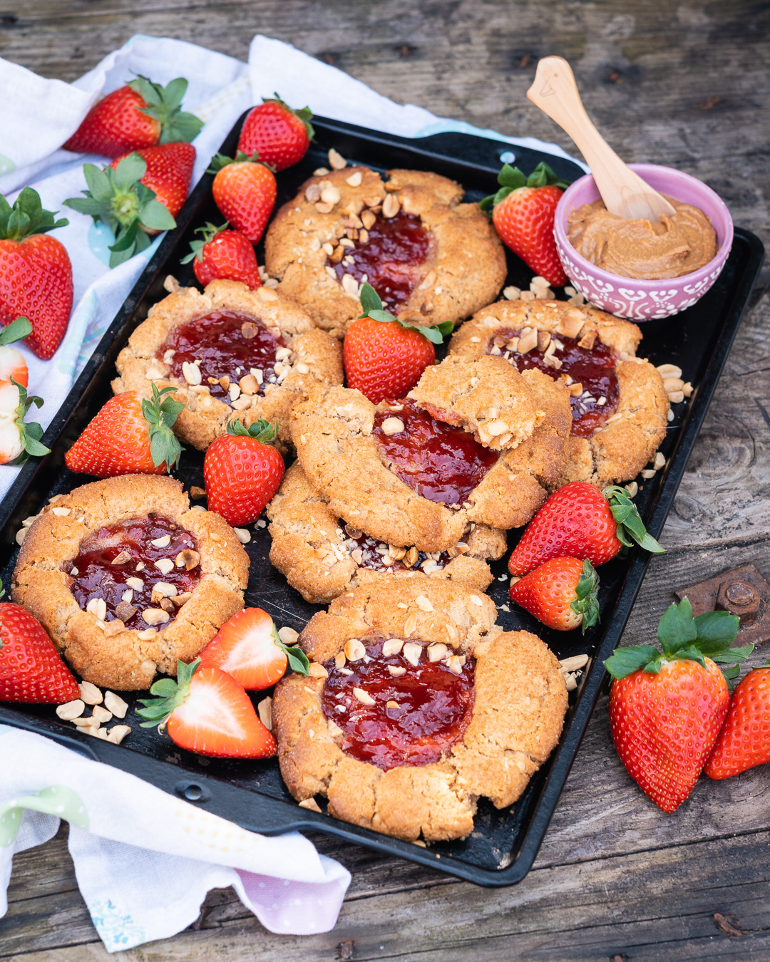 Mehr über den Artikel erfahren Peanutbutter Cookies mit Erbeermarmelade