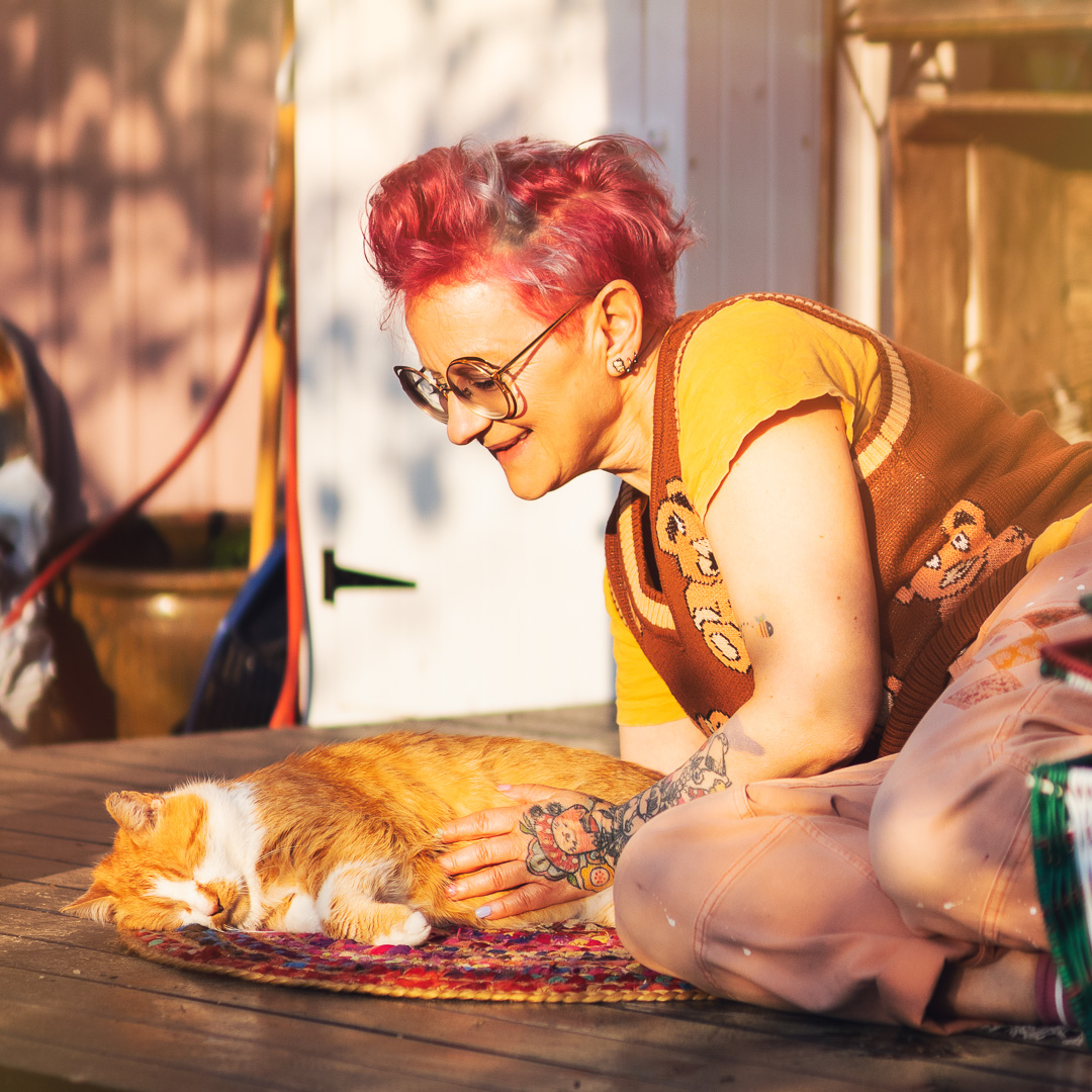 Mehr über den Artikel erfahren Die Rote Katze und ich in der Abendsonne