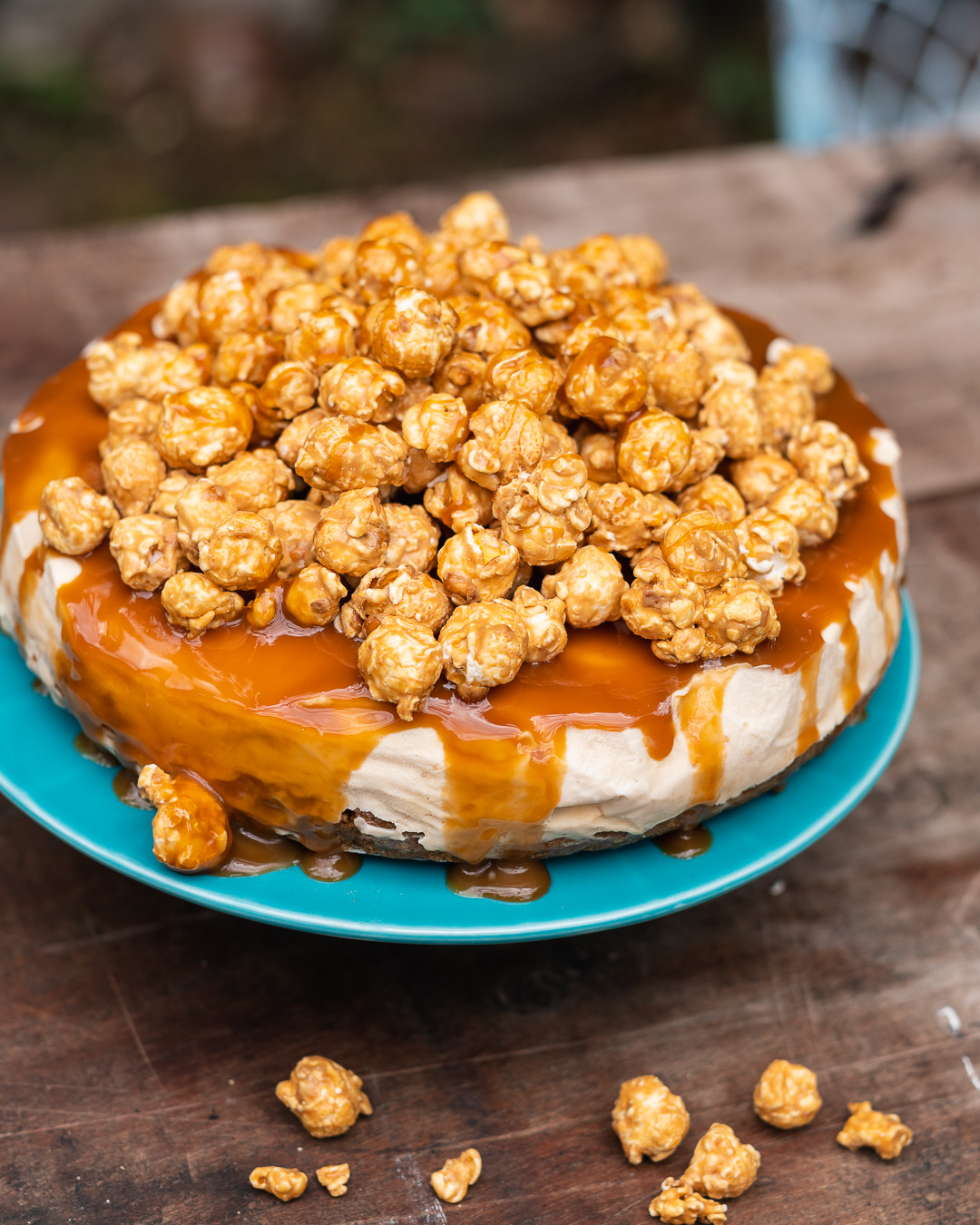 Mehr über den Artikel erfahren Käsekuchen mit Popcorn und Karamell