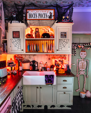 Halloween Küche im Rosa Haus