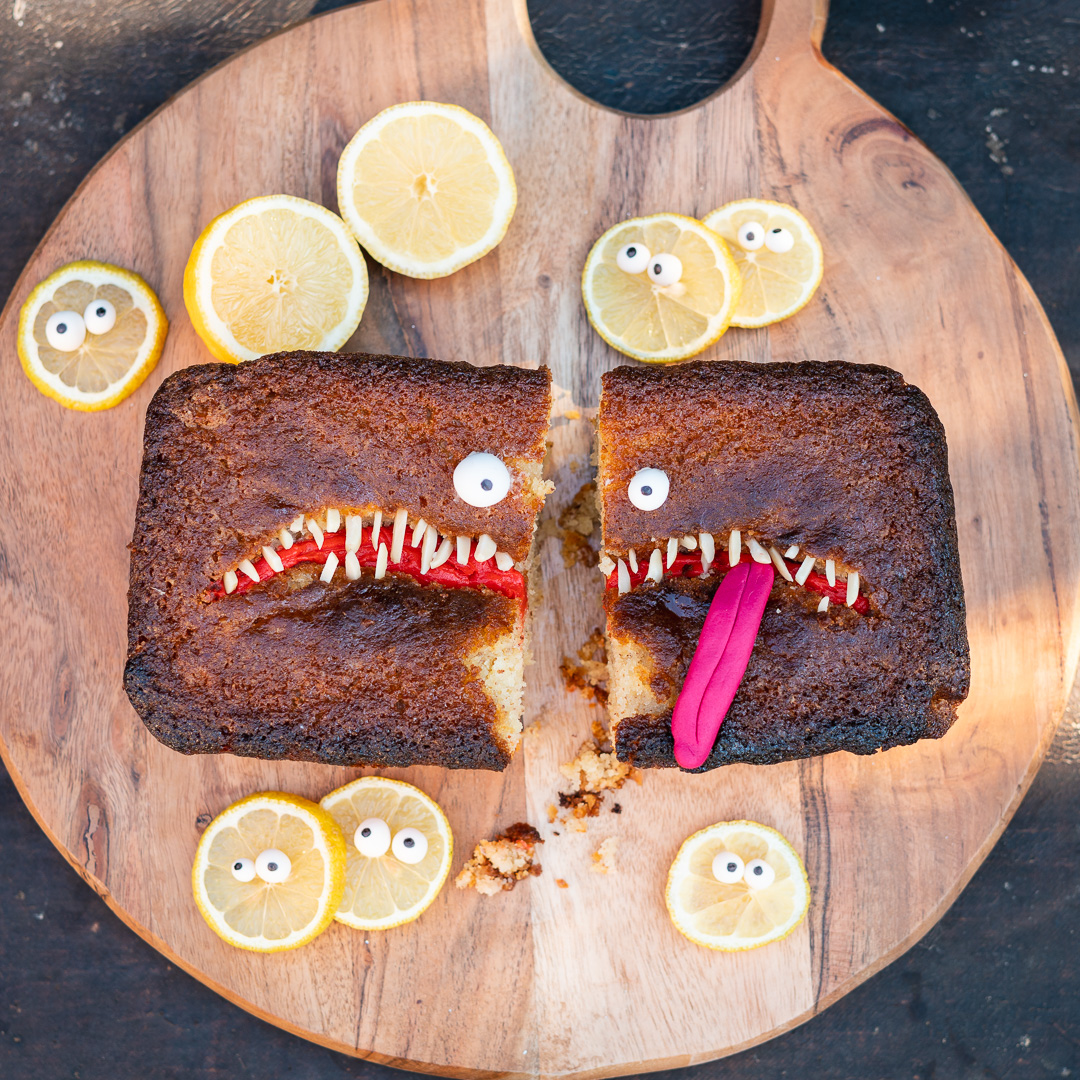 Mehr über den Artikel erfahren Halloween Lemon Drizzle Cake