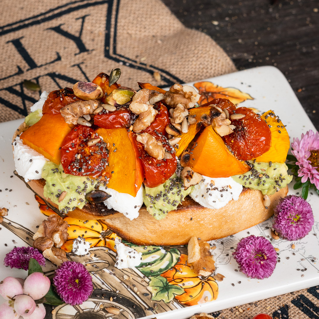 Mehr über den Artikel erfahren Kürbis Avocado Ricotta Brot