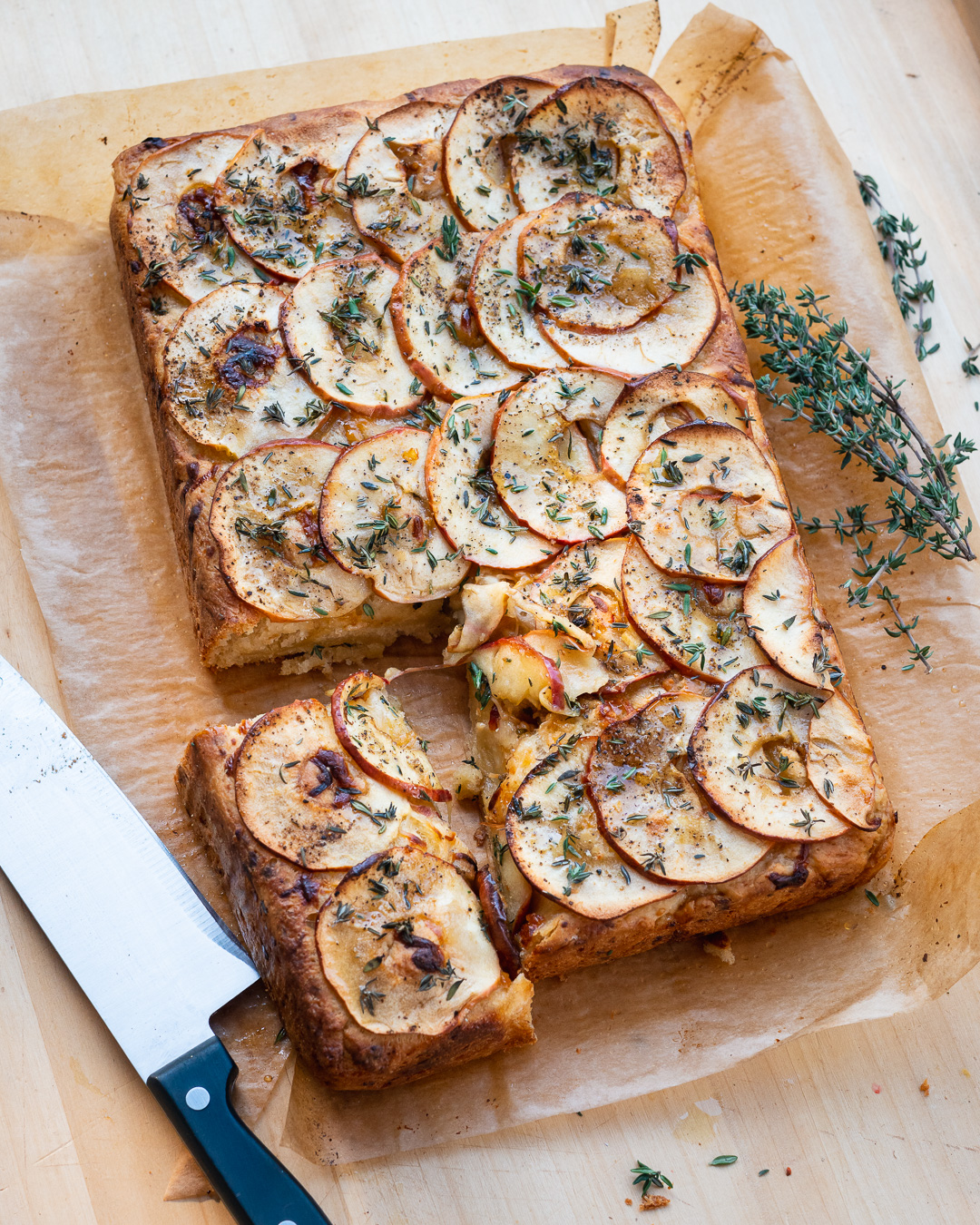 Mehr über den Artikel erfahren Apfel Honig Foccacia
