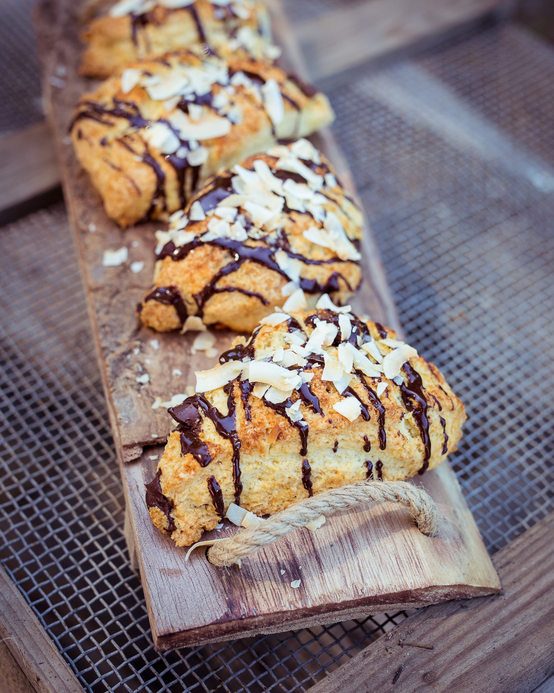 Mehr über den Artikel erfahren Schoko-Kokos Scones